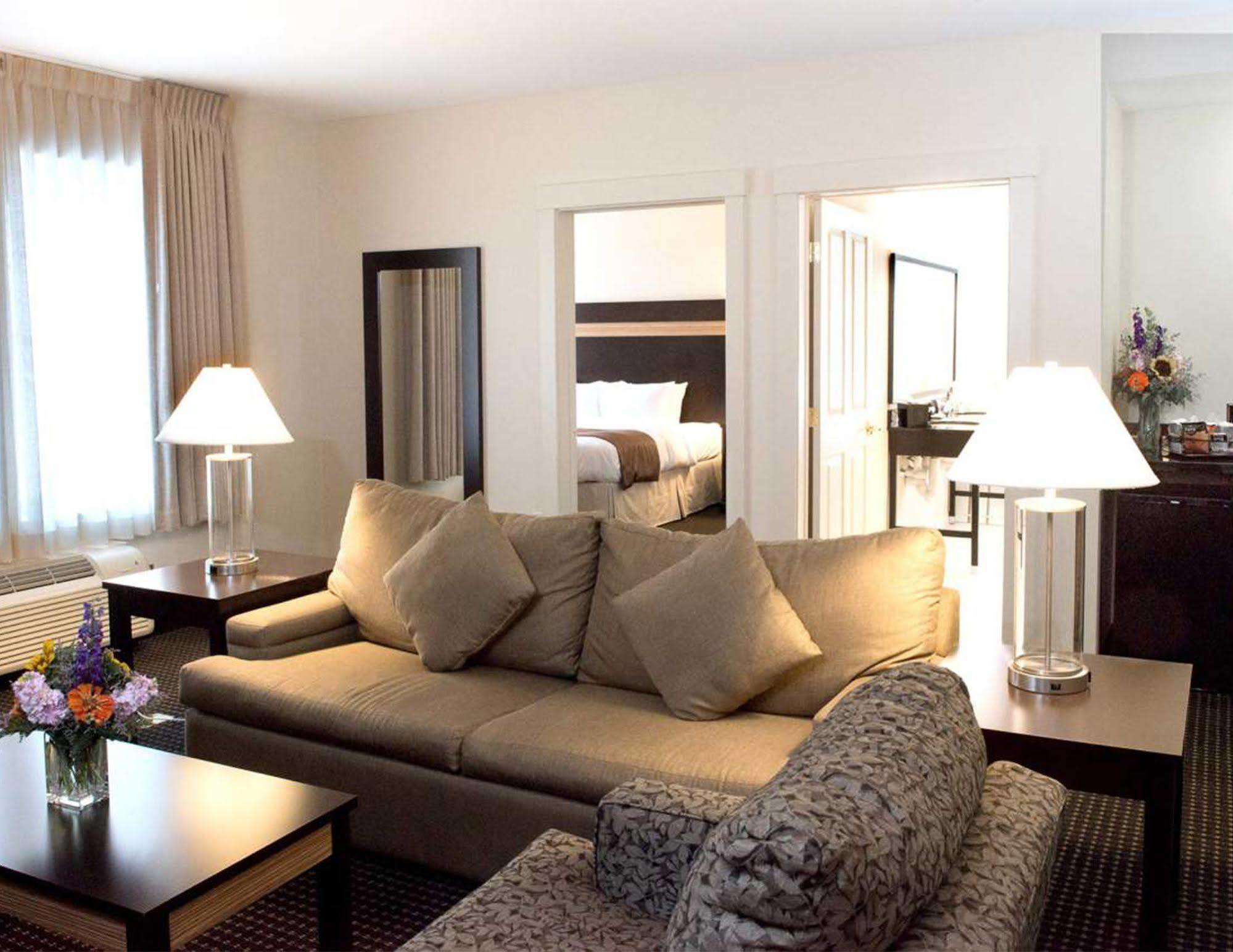 Hotel The 3*
